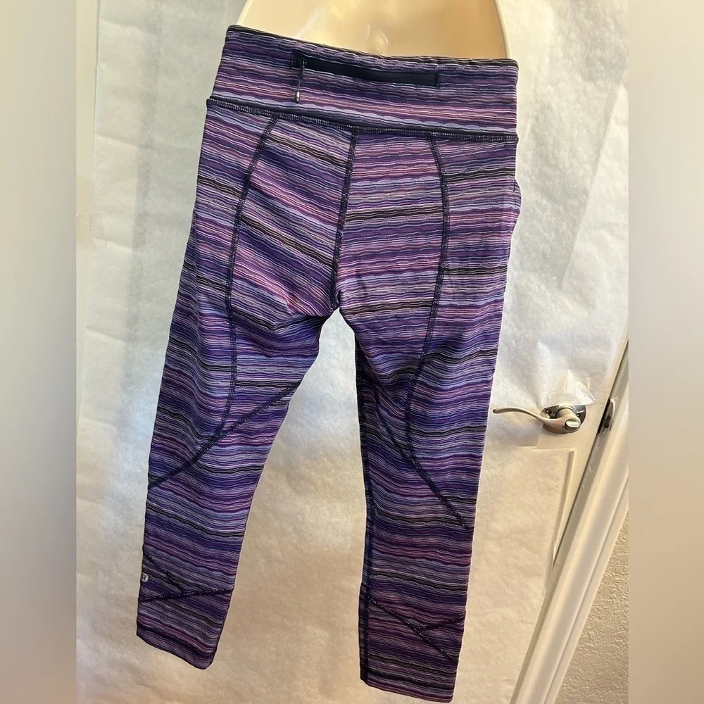 Lululemon striped purple legging w/back zip pocket & 2‎ side pockets Sz-6. Z19